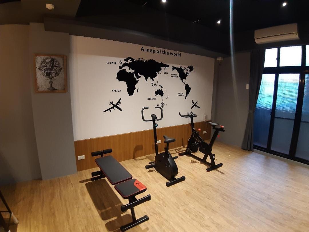 藏青民宿the Wind Guesthouse-Youth Inn Тайнань Экстерьер фото