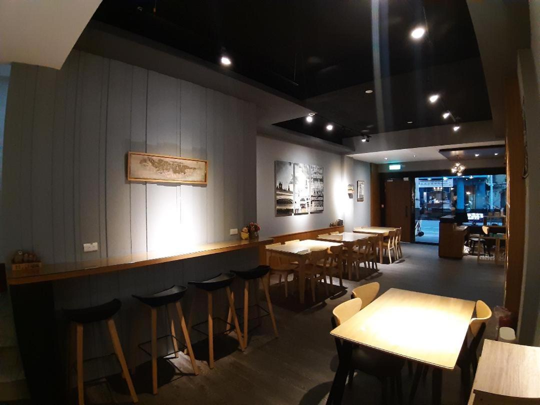 藏青民宿the Wind Guesthouse-Youth Inn Тайнань Экстерьер фото
