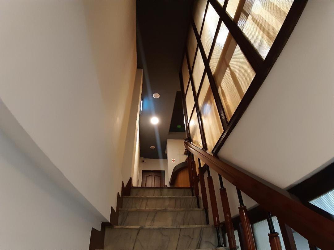 藏青民宿the Wind Guesthouse-Youth Inn Тайнань Экстерьер фото