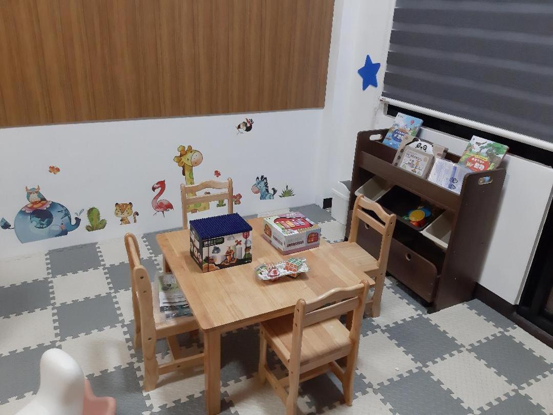藏青民宿the Wind Guesthouse-Youth Inn Тайнань Экстерьер фото