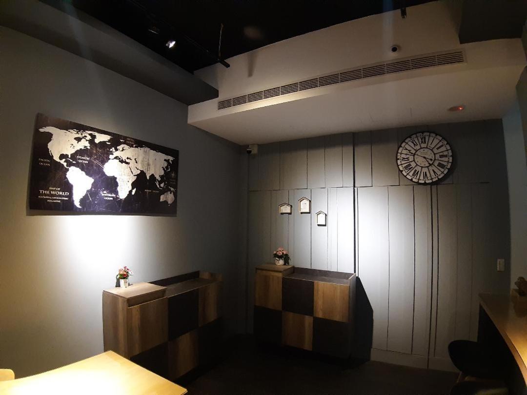 藏青民宿the Wind Guesthouse-Youth Inn Тайнань Экстерьер фото