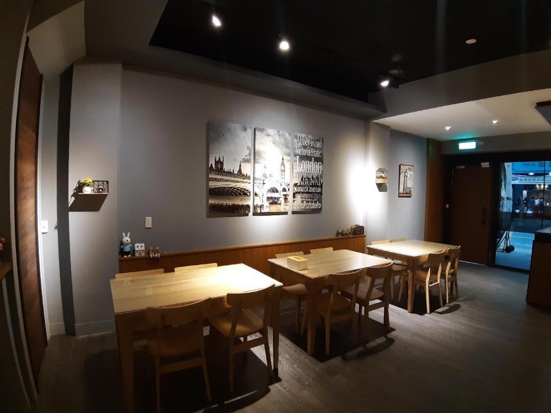 藏青民宿the Wind Guesthouse-Youth Inn Тайнань Экстерьер фото