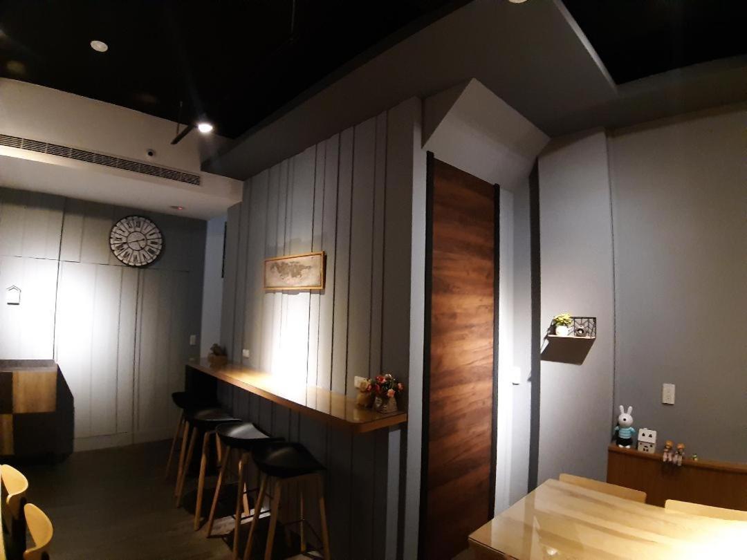 藏青民宿the Wind Guesthouse-Youth Inn Тайнань Экстерьер фото