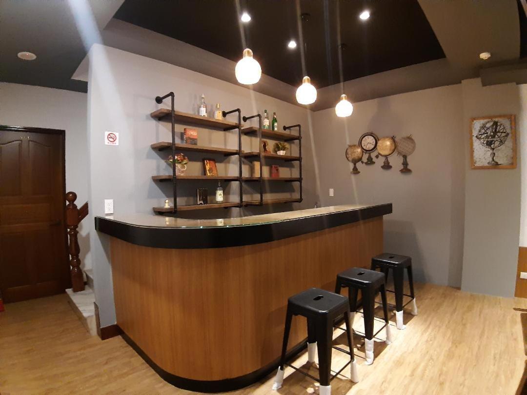 藏青民宿the Wind Guesthouse-Youth Inn Тайнань Экстерьер фото