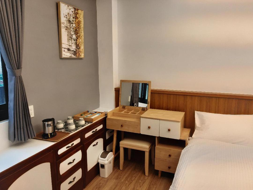 藏青民宿the Wind Guesthouse-Youth Inn Тайнань Экстерьер фото
