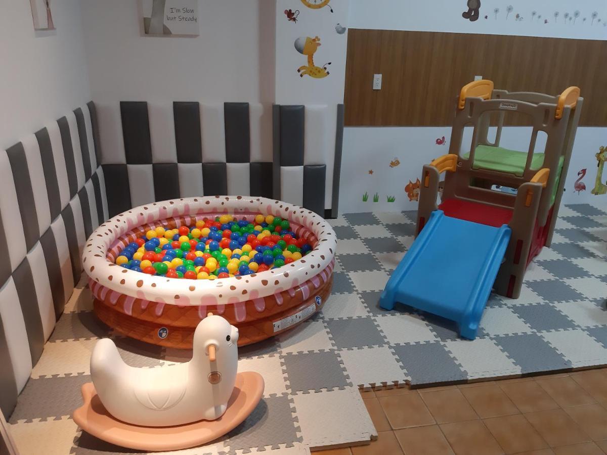 藏青民宿the Wind Guesthouse-Youth Inn Тайнань Экстерьер фото