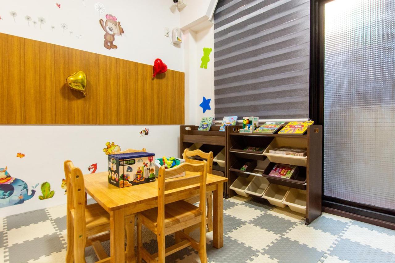 藏青民宿the Wind Guesthouse-Youth Inn Тайнань Экстерьер фото