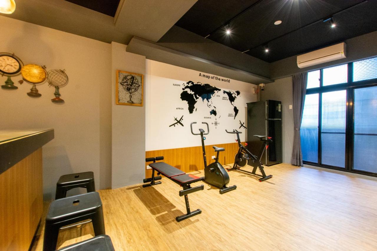 藏青民宿the Wind Guesthouse-Youth Inn Тайнань Экстерьер фото