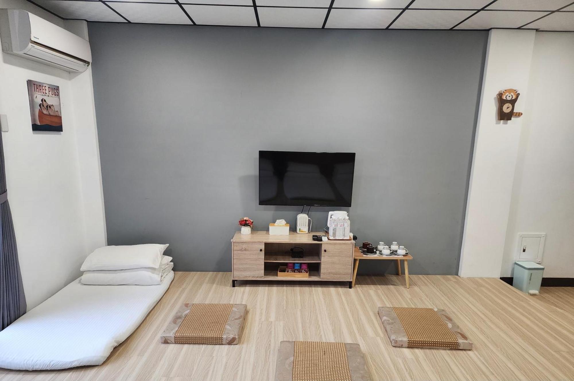 藏青民宿the Wind Guesthouse-Youth Inn Тайнань Номер фото